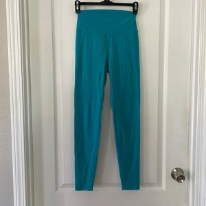 LIKE NEW Buffbunny Live leggings bora bora color